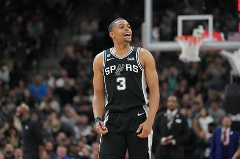 San Antonio Spurs at Philadelphia 76ers odds, picks and predictions.